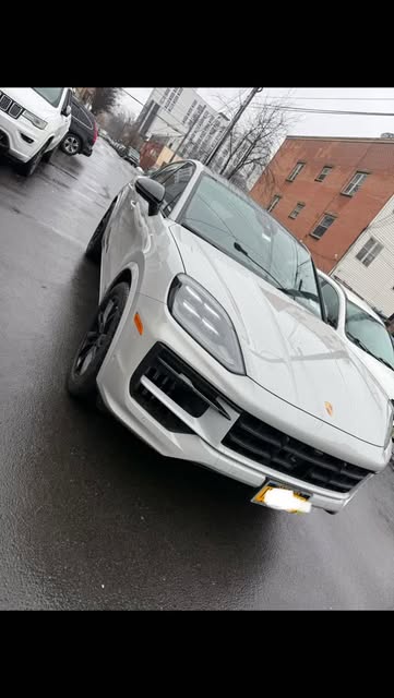 White Porsche Cayenne